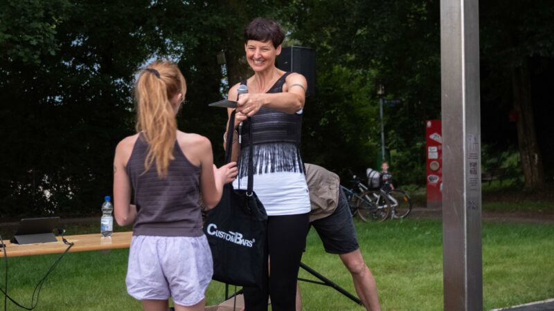 Hula Hoop Station bei der feierlichen Einweihung der Calisthenics-Anlage in Kempten-Ost​