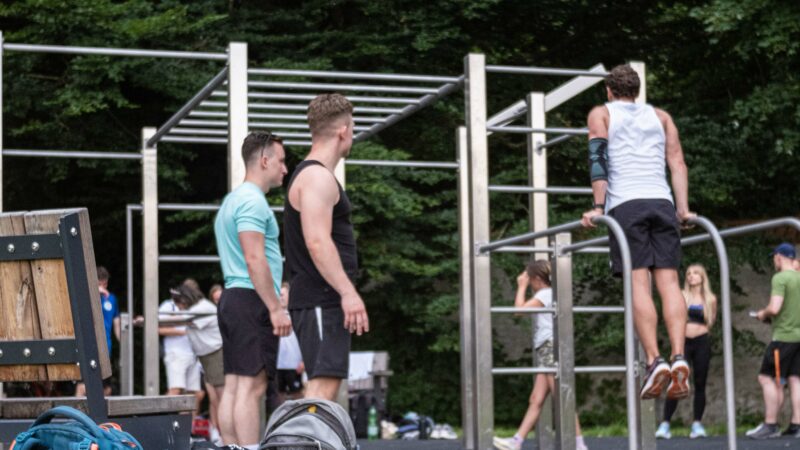 Hula Hoop Station bei der feierlichen Einweihung der Calisthenics-Anlage in Kempten-Ost​